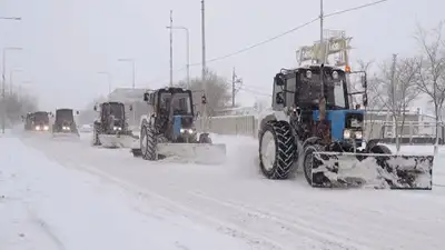 Первый за эту зиму снегопад в Атырау заставляет коммунальщиков поднапрячься, фото - Новости Zakon.kz от 06.02.2023 05:38