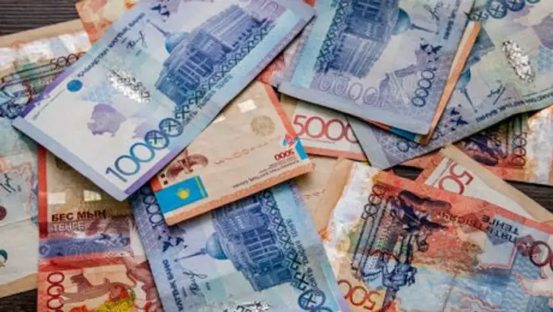 Нацвалюта укрепилась на утренних торгах