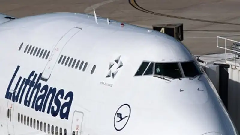 Самолет Lufthansa совершил экстренную посадку в Канаде