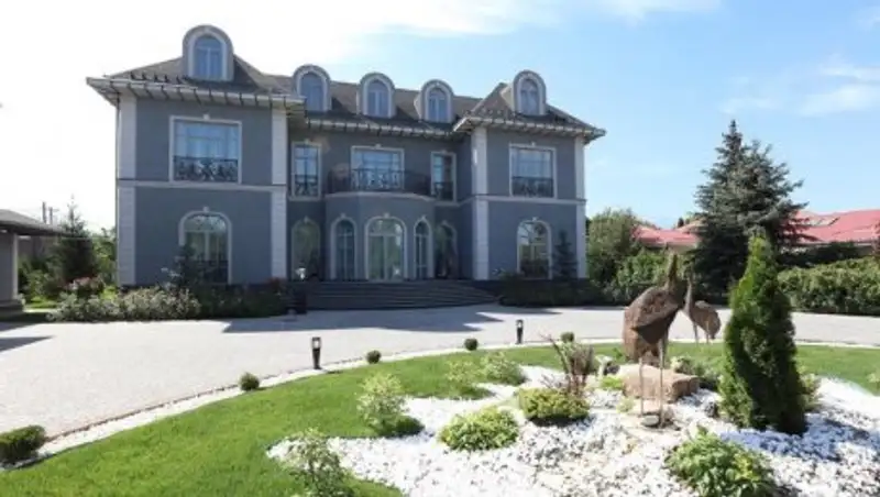 В Алматы выставили на продажу резиденцию за 4 млрд тенге