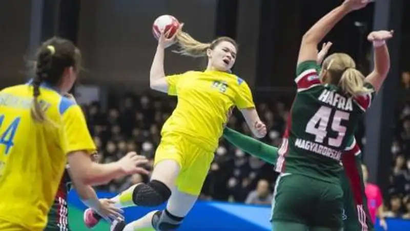 Казахстанские гандболистки одержали вторую победу подряд на ЧА