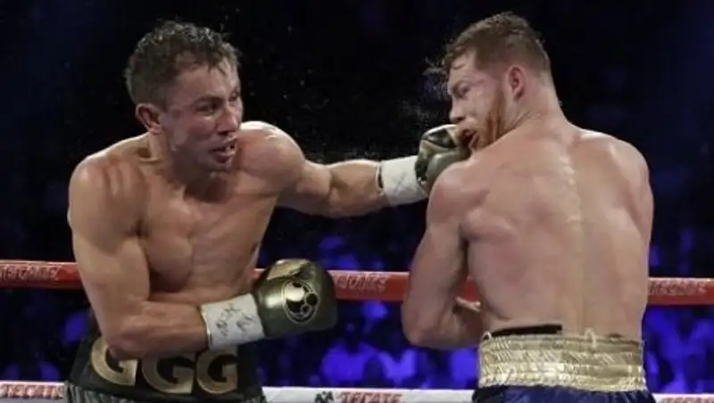 СМИ озвучили итоговые гонорары Головкина и Альвареса