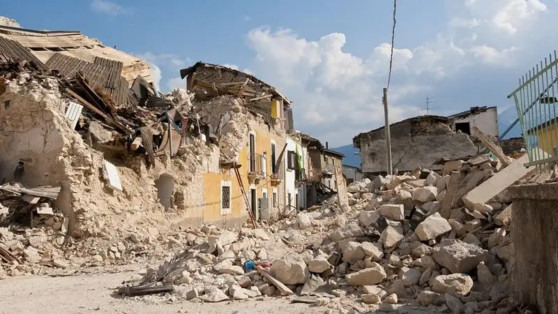 Землетрясение в Иране: двое погибли, сотни ранены