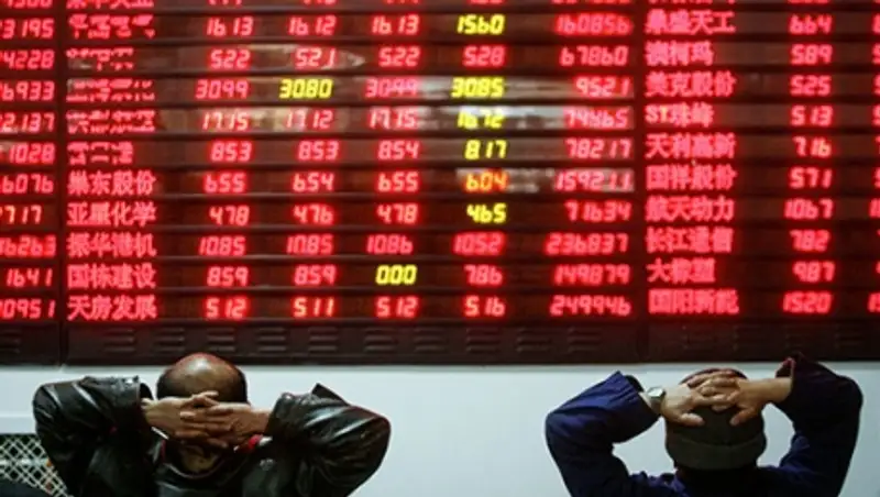Индекс китайской биржи на открытии обвалился на 8%