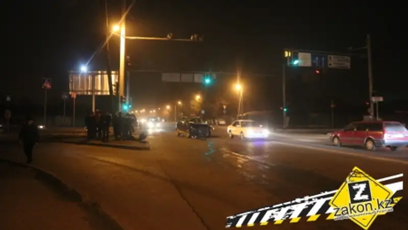 "Не проскочил": в Алматы внедорожник протаранил Хёндай, совершавший левый поворот