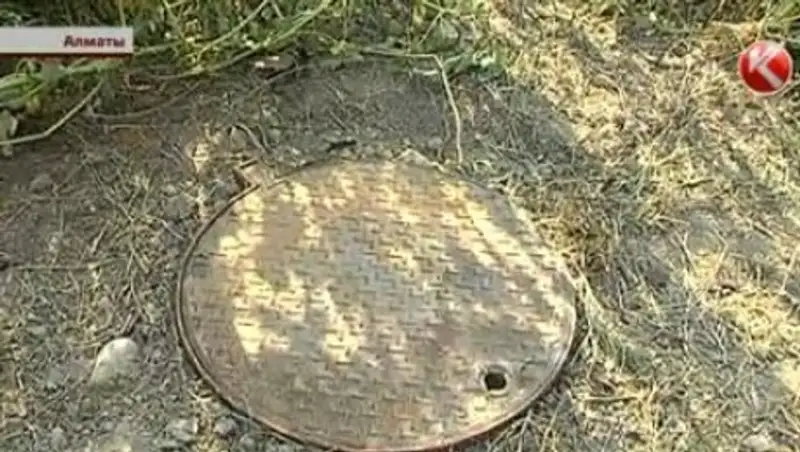 В Алматы женщина упала в открытый колодец и погибла