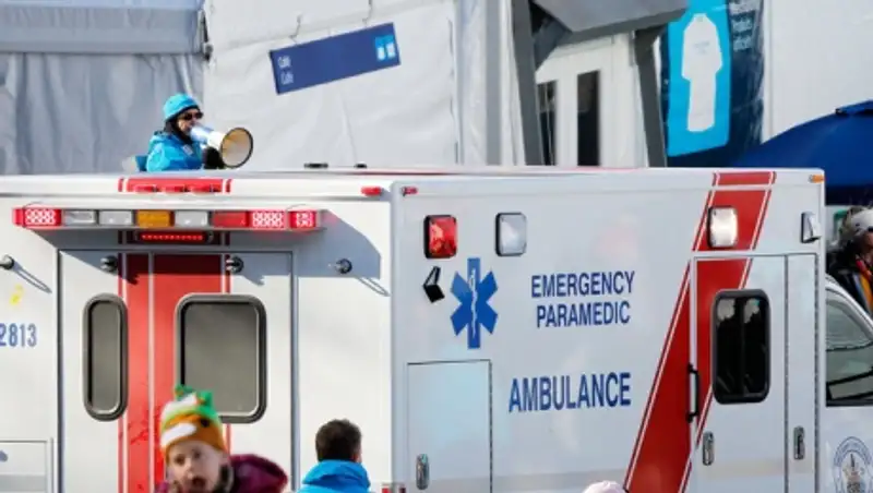 Школьный автобус попал в ДТП в Канаде: 1 погибший, 15 пострадавших