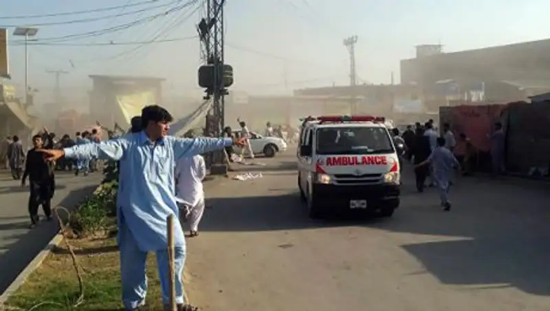 Число погибших при взрывах на рынке на северо-западе Пакистана возросло до 57 человек
