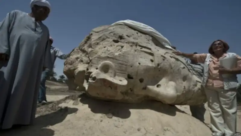 В Египте восстановили 13-метровую статую фараона 