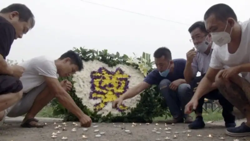 СМИ: число жертв взрыва в китайском Тяньцзине достигло 121 человек