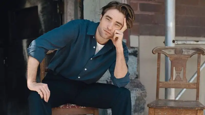 Актер из вампирской саги "Сумерки" появился на публике в юбке