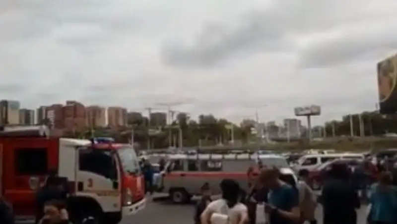 Опубликовано видео из Иркутска, где при взрыве в ТЦ пострадали дети