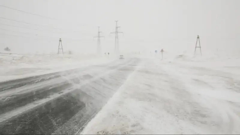 В ряде областей Казахстана ограниченно движение транспорта на автотрассах