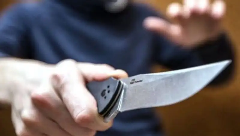 В Лондоне велосипедист попытался зарезать водителя