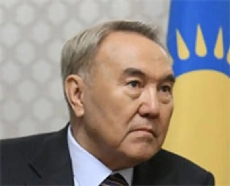 Назарбаев назвал бескультурьем желание чиновников покупать иностранные внедорожники, фото - Новости Zakon.kz от 03.07.2012 19:32