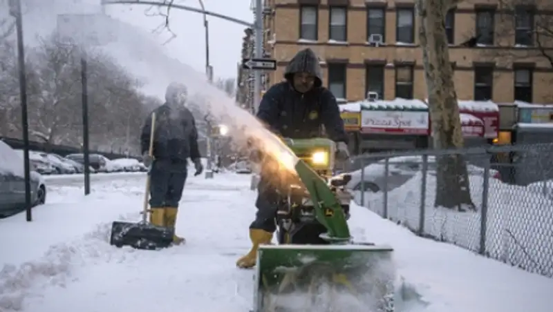 Ущерб от снегопада в Нью-Йорке оценили в 200 миллионов долларов