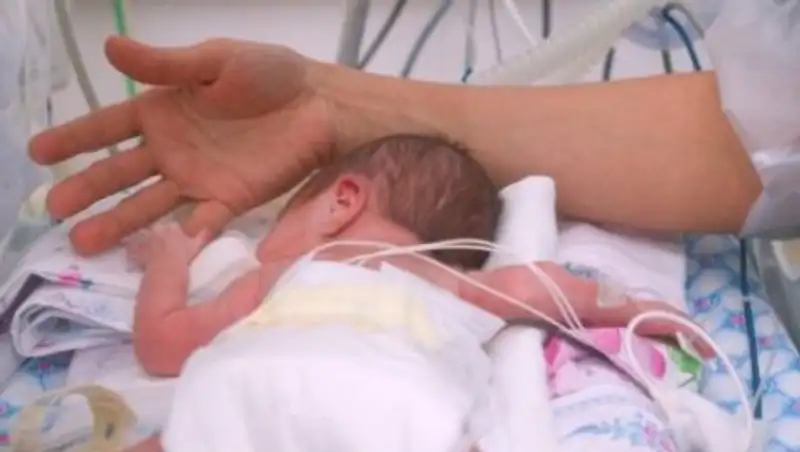 В Канаде мертвая женщина в гробу родила ребенка