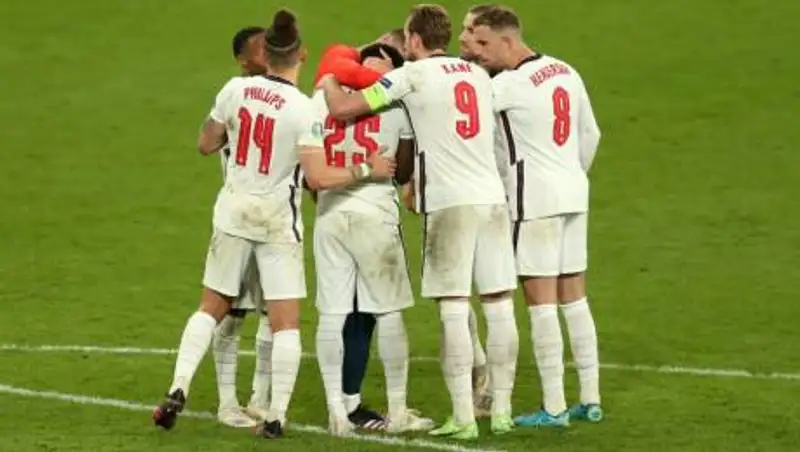 Представители сборной Англии заявили о расизме в отношении игроков