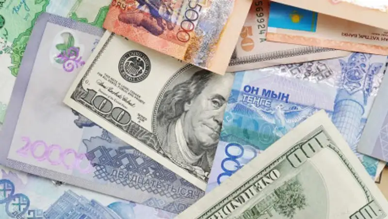 Тенге немного укрепился к валютам