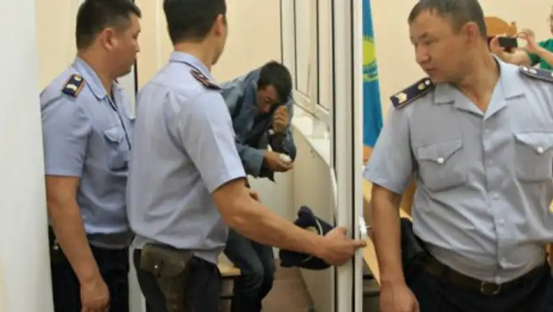 В Уральске арестовали подозреваемого в убийстве ребенка и двух женщин