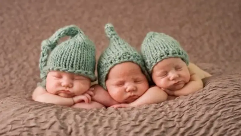 Врачи спасли недоношенных тройняшек в ЮКО