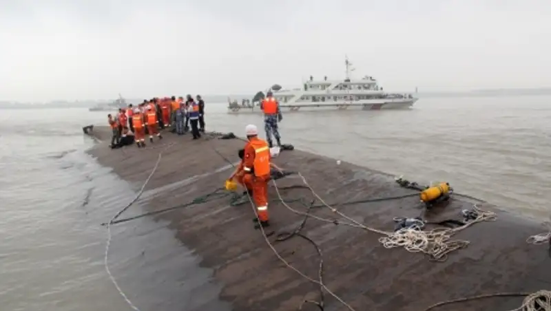 До 82 человек возросло число жертв крушения теплохода в Китае, еще 360 пропали без вести