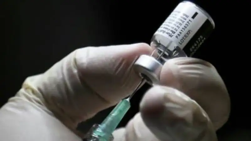 Франция одобрила вакцину Pfizer/BioNTech