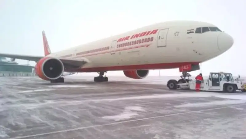 Самолет Air India совершил экстренную посадку в Астане