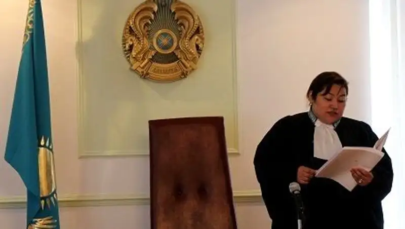 Суд решил: газета "Мегаполис" должна заплатить почти 16 млн. тенге астанинскому адвокату