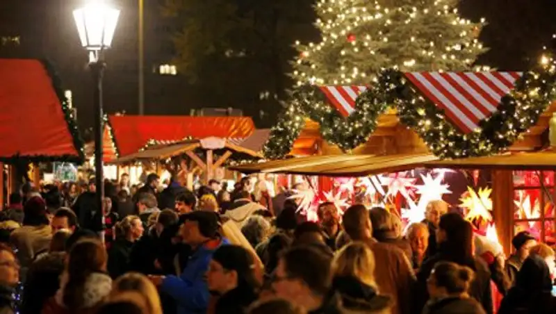 Ярмарка в Берлине, где произошел теракт, готовится к открытию