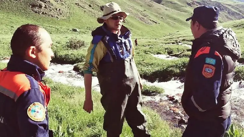 Двух заблудившихся рыбаков спасли в Алматинской области