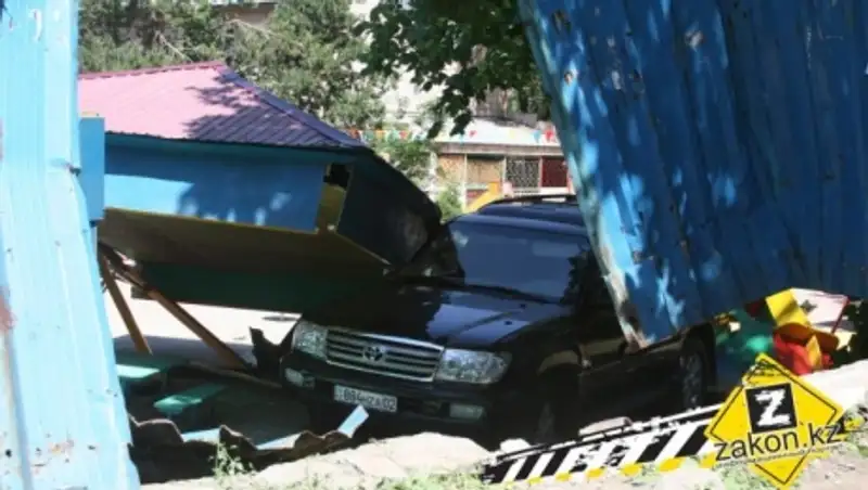 Очевидцы рассказали новые подробности трагедии на детской площадке в Алматы