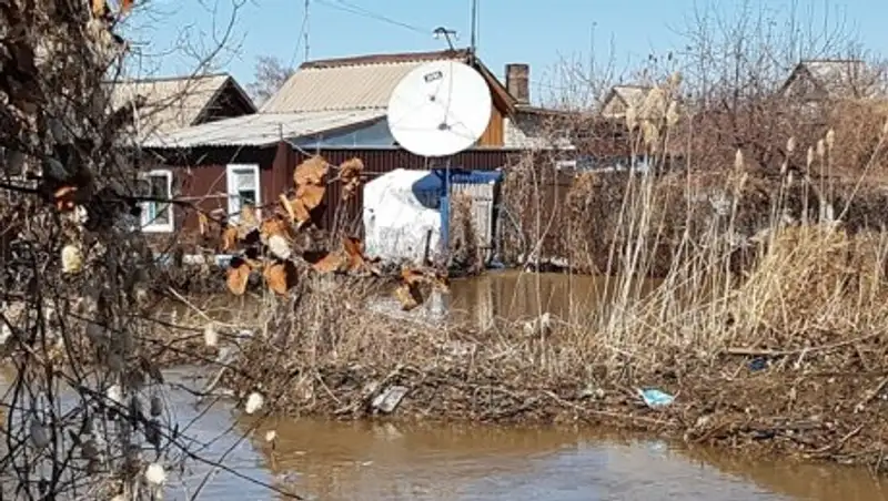 В Костанае из-за коммунальной аварии затопило десятки домов