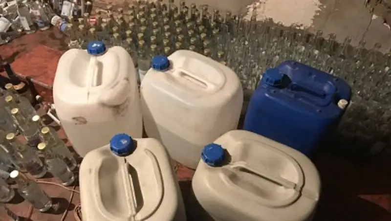 В Алматинской области пресечена деятельность подпольного цеха по производству алкоголя