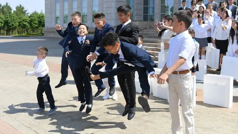 Главное за день: последний звонок, День защиты детей, школьники в Акорде