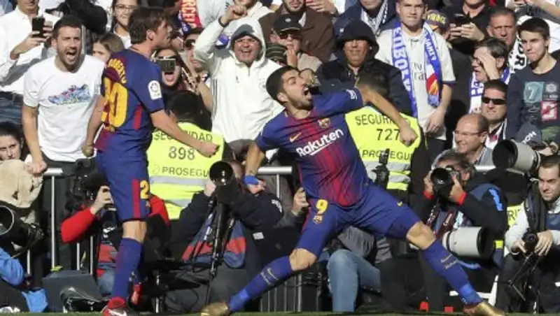 "Барселона" разгромила мадридский "Реал" в матче чемпионата Испании