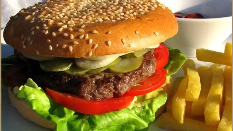 Оралда гамбургерден улан&#1171;ан 19 нау&#1179;ас аурухана&#1171;а т&#1199;сті 