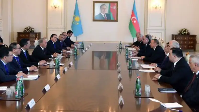 В Баку Назарбаев и Алиев провели переговоры в расширенном составе