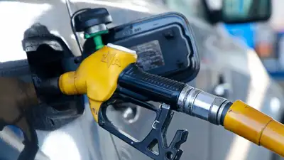 Индекс бензина: сколько литров можно купить на среднюю зарплату казахстанца, фото - Новости Zakon.kz от 31.08.2023 18:12
