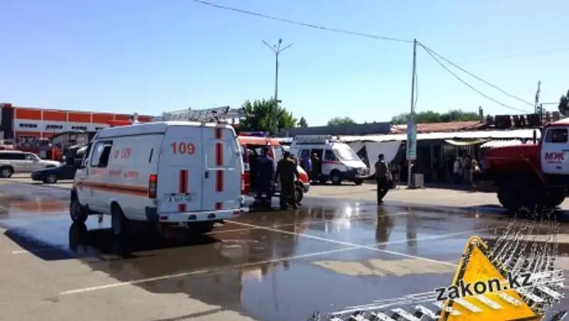 Стала известна площадь пожара на "барахолке" в Алматы