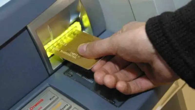 Казахстанцы сняли с платежных карт более 8 триллионов тенге