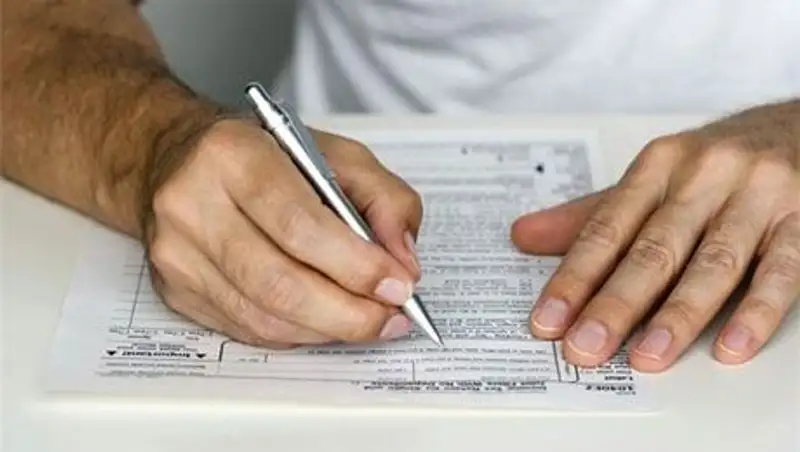 С 2015 года сдавать декларацию о доходах и расходах будут все госслужащие, с 2017-все население