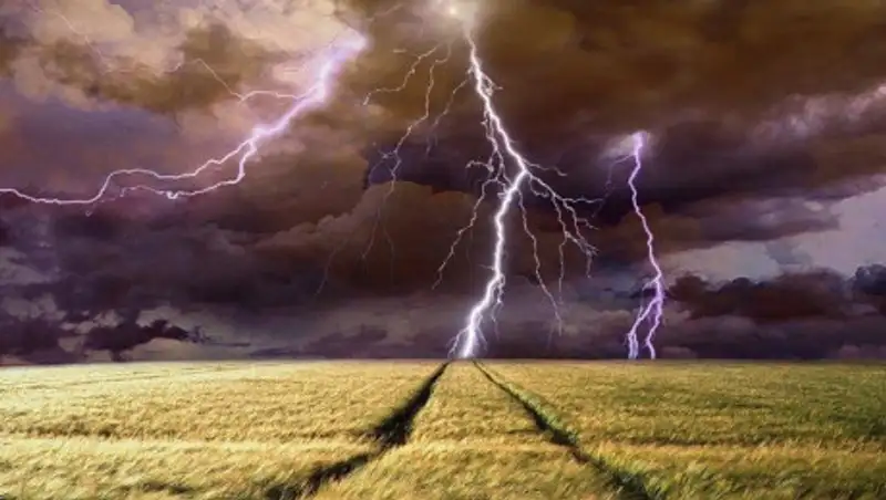 Дожди с градом ожидаются в Казахстане 28 июля