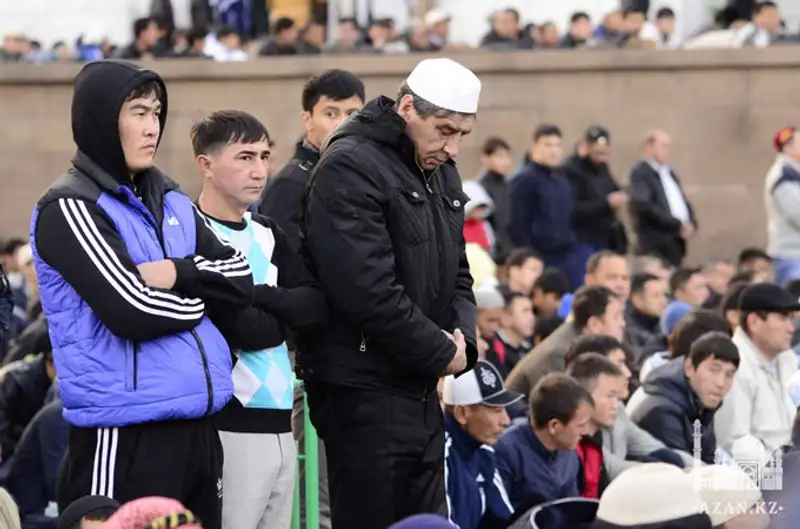 Курбан айт в Центральной мечети г. Алматы отпраздновало более 20 тысяч человек, фото - Новости Zakon.kz от 16.10.2013 22:40