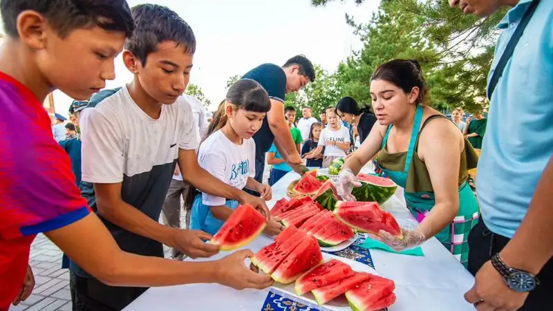 Арбуз-пати и кинопоказ под открытым небом провели в Жетысуской области