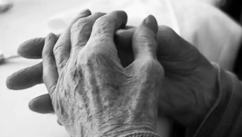 В Степногорске воры под видом водопроводчиков похитили у 93-летнего пенсионера 1,5 млн тенге