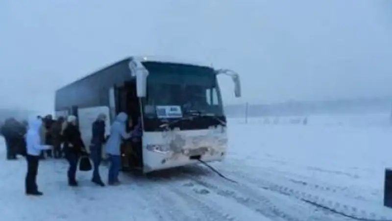 На трассе из-за гололеда застрял автобус «Караганда-Жезказган»