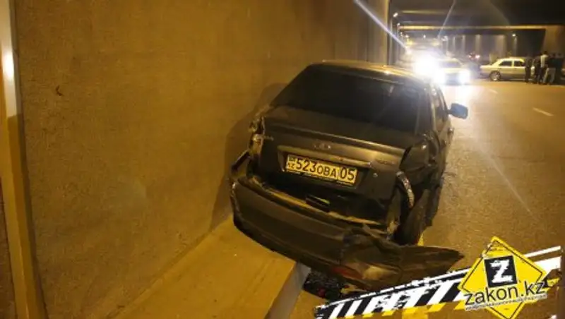 "Байгующие" водители BMW и Mercedes стали причиной ДТП в Алматы