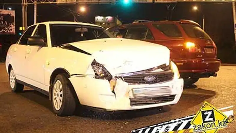 Водитель Лексуса "по ошибке" выехал на нерегулируемый перекресток и попал в ДТП