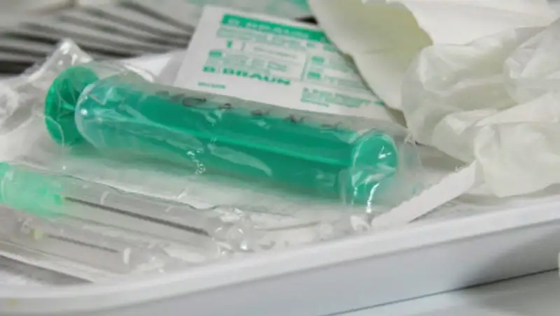 Медотходы в мусорке. В инфекционной больнице Шымкента заявляют о вымогательствах